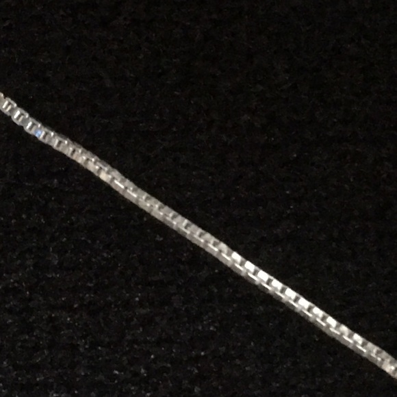 Sterling silver Box chain + “loved” heart pendant - Picture 7 of 10